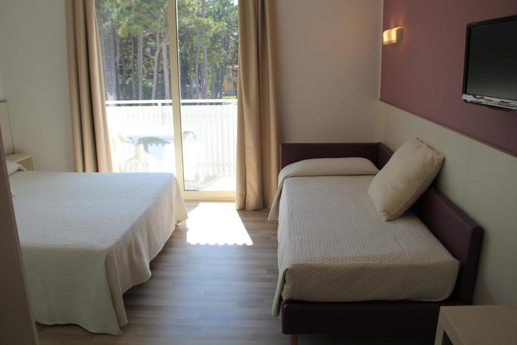 Hotel Meuble Nazionale Lignano Sabbiadoro Quarto foto